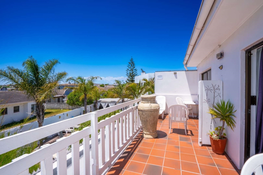 8 Bedroom Property for Sale in Country Club Western Cape